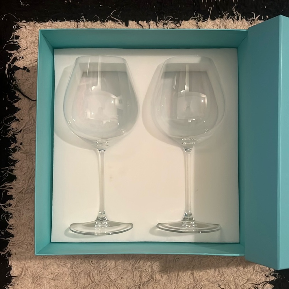 Pair of brand new Tiffany and Co Pinot Noir wine glasses